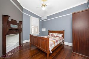 " Roseneath" Queen Room with Private Bathroom