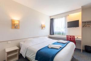 Hotels Hotel La Petite Auberge : Chambre Double ou Lits Jumeaux avec Salle de Bains Privative