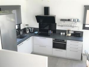 Maisons de vacances Maison lumineuse 3etoiles avec jardin arbore, 5min de la plage : photos des chambres