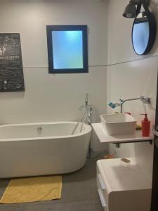 Villas VILLA AU COEUR des VIGNOBLES GRAND CRUS DE PESSAC-LEOGNAN : photos des chambres