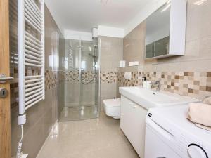 Danube river flat with balcony,free garage