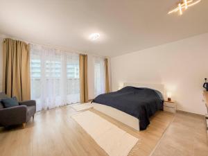 Danube river flat with balcony,free garage