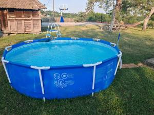 Vila Dobrila, Tenis kućica