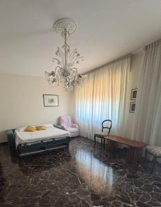 House in the park! Free parking and convenient to Venice