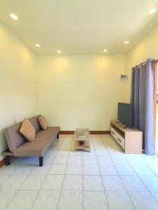 Home Hug local stay Bangtao