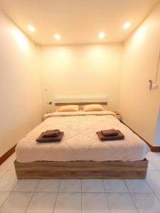 Home Hug local stay Bangtao