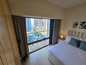 Click Stay - JLT - Entire Studio & Balcony Lakes view Apartment -NA