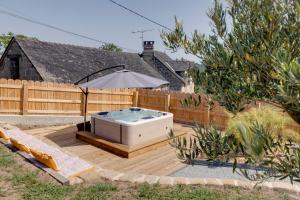 Maisons de vacances La Chambrote - Maison cosy avec spa privatif : photos des chambres