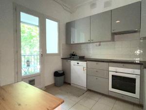 Bright 2 bedroom Old Port - Hotel de Ville area