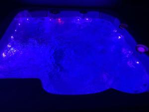 Maison détente avec jacuzzi spa massant