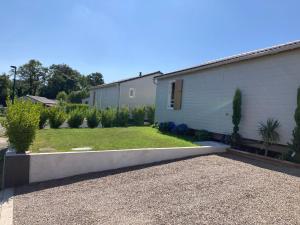 Chalets Mobil Home piscine chauffee Pont l -Abbe : photos des chambres