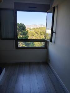 Appartement pour 3 à 4 personnes dans le 8eme arrondissement de Marseille, dans la colline et à 5 minutes à pied de la mer
