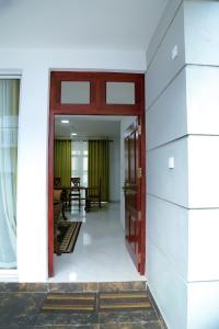 Rose Villa-AC 3 Bed rooms,15 mins to airport with gated community & swimming pool