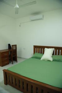 Rose Villa-AC 3 Bed rooms,15 mins to airport with gated community & swimming pool