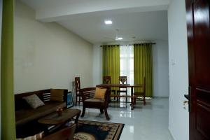 Rose Villa-AC 3 Bed rooms,15 mins to airport with gated community & swimming pool