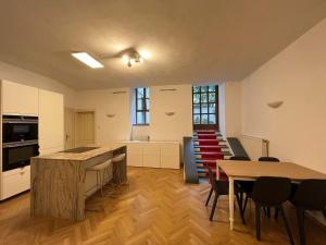Room close to Karlsplatz, shared apartment
