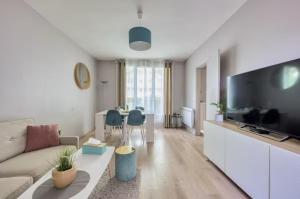 Villas House D by 1 minute metro for PARC EXPO and ORLY : photos des chambres