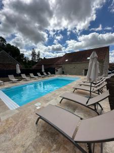 Gîte le clocher roman 14 personnes piscine et spa privatif