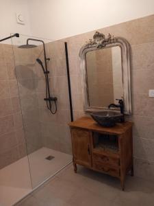 Chambre dhôtes au coeur de la Ferme de la Porte en Aix pour 2