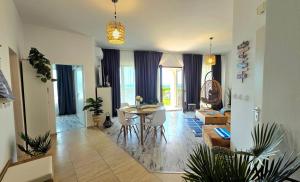 Sea View Luxury 1-bd Apartment Marina Cape Aheloy