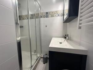 Appartements Le Montille - Appartement face au Port - Climatisation et Wifi : photos des chambres