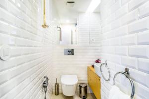 Urban Retreat with Balcony, Bright and Central Porto