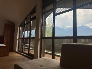 Top floor and mountain views