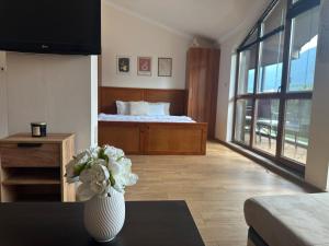 Top floor and mountain views