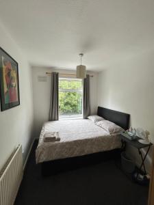 Bromford mere, Solihull - Room & Shared Bathroom Only