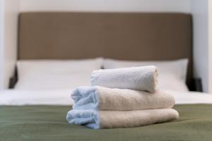 Bohomolca Chic Studio with Garden by BookingHost