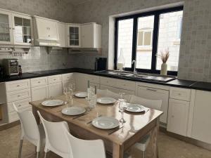 Spacious house with roof-terrace