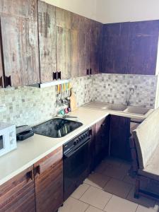 Quiet Villa Near Berat - Scenic Balcony & Garden