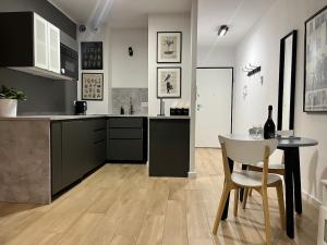 Nice Studio by the River Walonska 15 SPA - GYM - SAUNA - JACUZZI