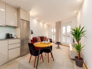 Modern & Cozy apartment, by the beach