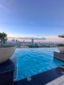 High Rise Corner Luxe Retreat Studio , 17th floor