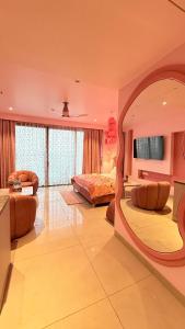 LuxePink Teddd Jucuzzi Studio-PrivatePatio