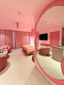 LuxePink Teddd Jucuzzi Studio-PrivatePatio