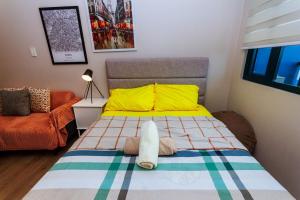 Modern One BR Makati Condo Swim Gym Parking Netflix Fast 2428