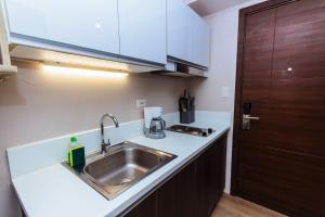 Modern One BR Makati Condo Swim Gym Parking Netflix Fast 2428