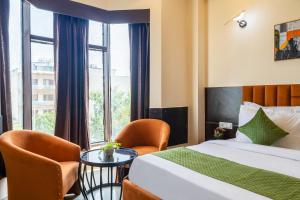 Limewood stay premier golf course road -sector 42