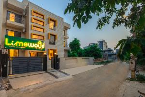 Limewood stay premier golf course road -sector 42