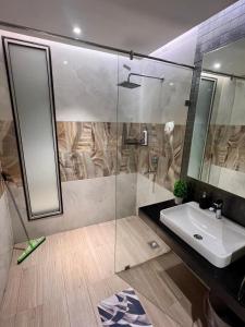 The Classic Contrast Black & White HighRise Studio