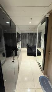 The Classic Contrast Black & White HighRise Studio