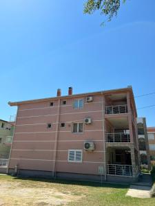 Apartmani Zlatičanin