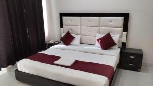 Hotel Yogasthali - Top Rated !! Most Awarded !! Luxury Rooms !! Lift !! Parking