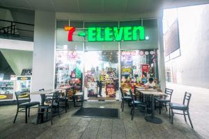 Suite Escape Luxe 1BR Makati condo Getaway Gym Swim Swim 2946 Fast MB