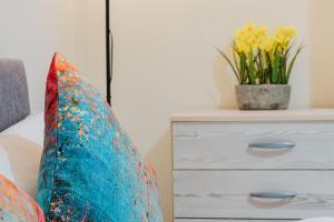 Entire 3 Bedroom House, Salford 20