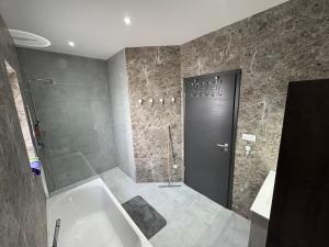 Appartements Terrace, Jacuzzi, nature view : photos des chambres