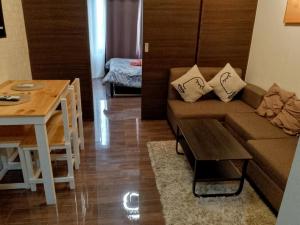 The Kings Condo Luxury 1BR Makati Ayala Gym Swim Parking Fast Internet 3058