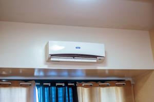 The Kings Condo Luxury 1BR Makati Ayala Gym Swim Parking Fast Internet 3058